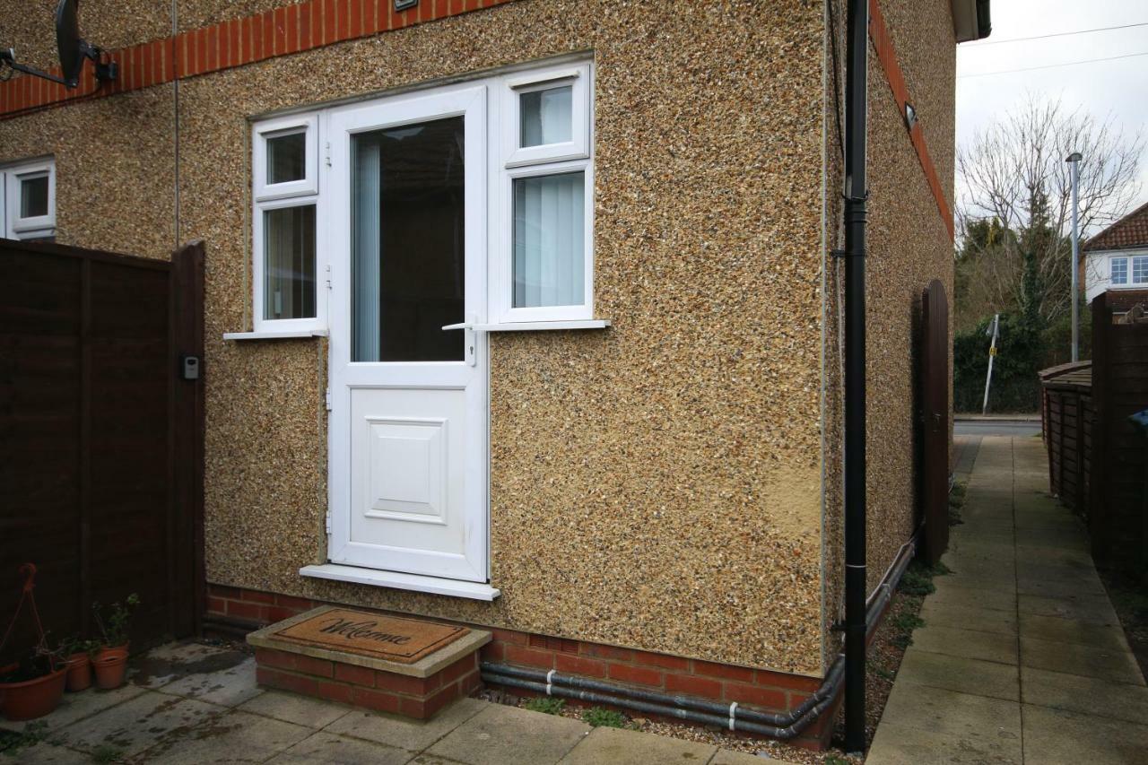 Spinners End Watford  Exterior photo